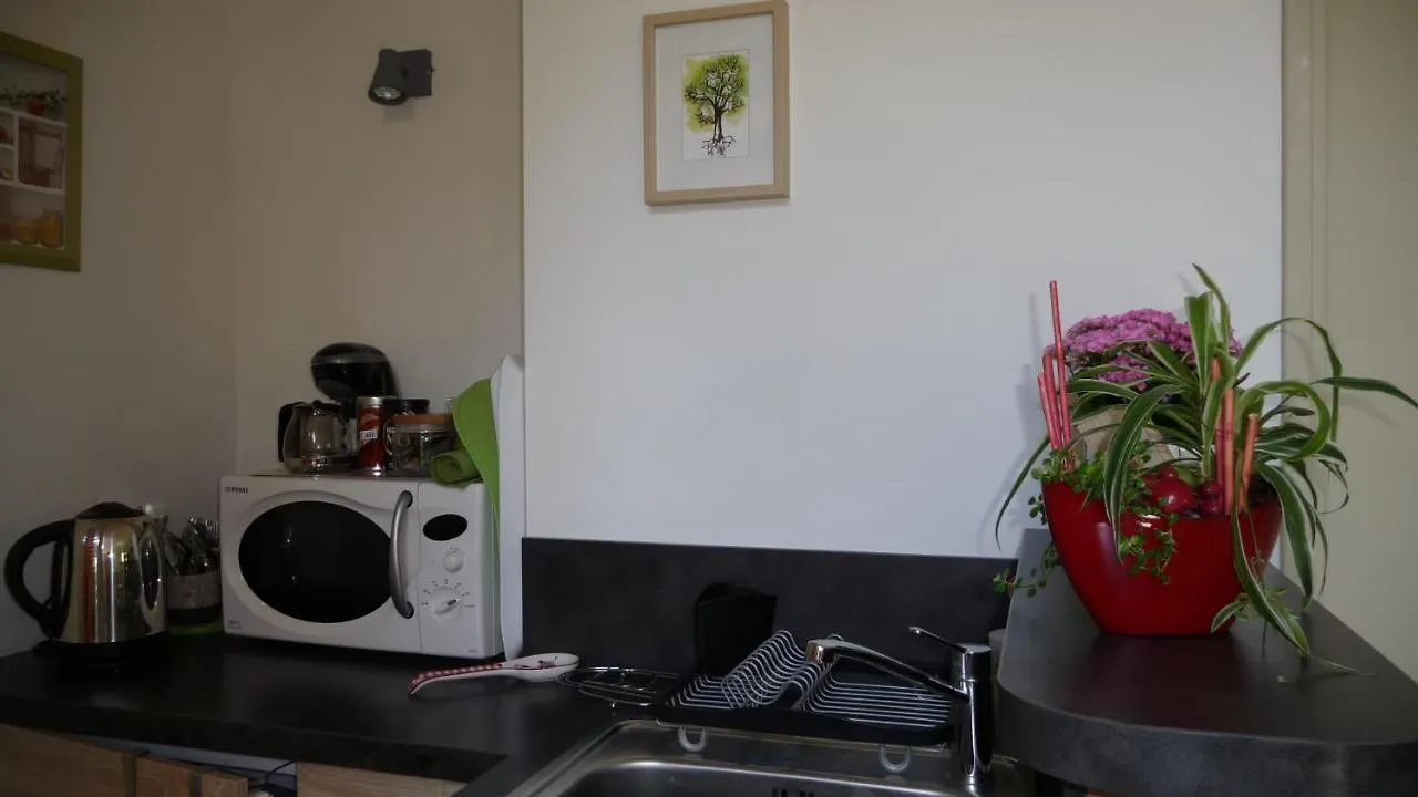 Le Jardin Aux Oiseaux Bed & Breakfast Ferel